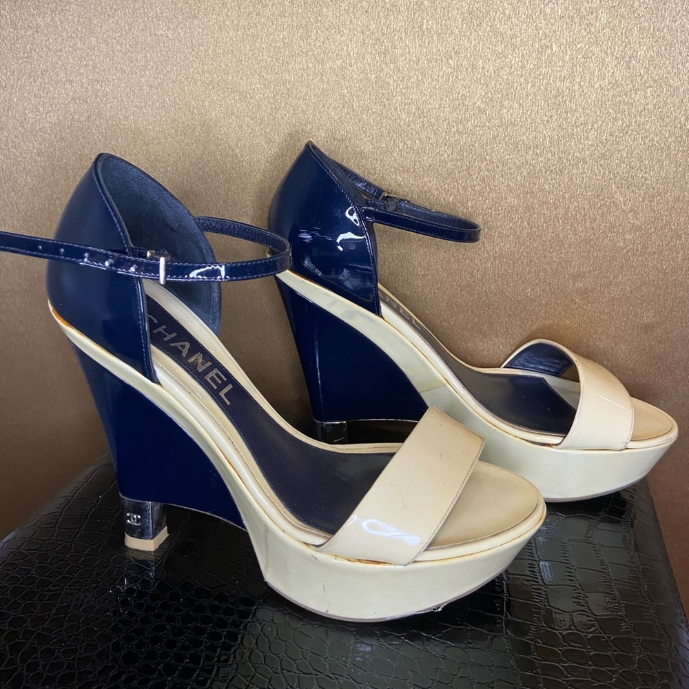 These are a navy and cream Vintage Chanel wedge heel! - Picture 3 of 5